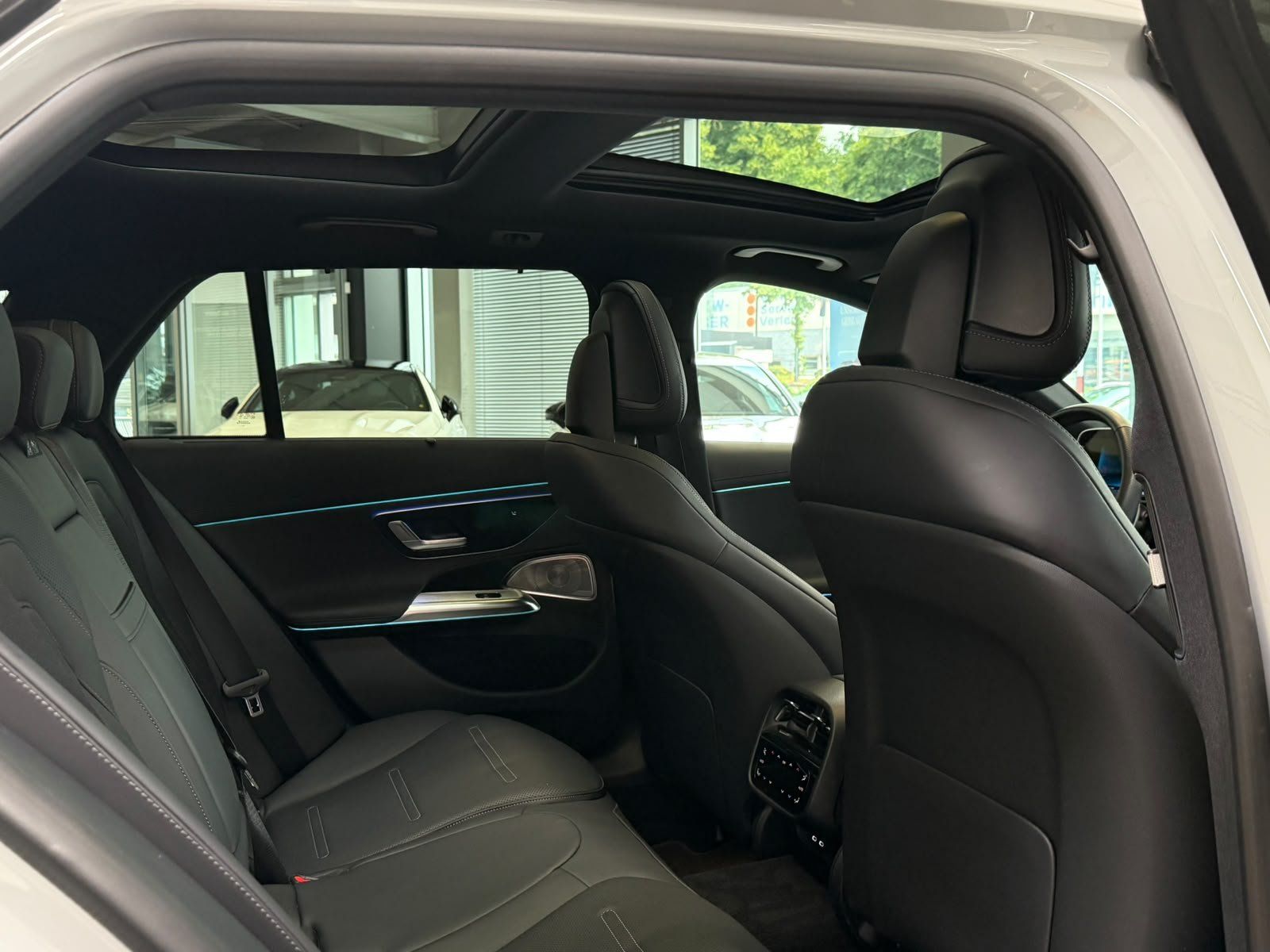 Fahrzeugabbildung Mercedes-Benz Mercedes-AMG E 53 4M+ T PREMPLUS+SUPER+NAPPA+AHK