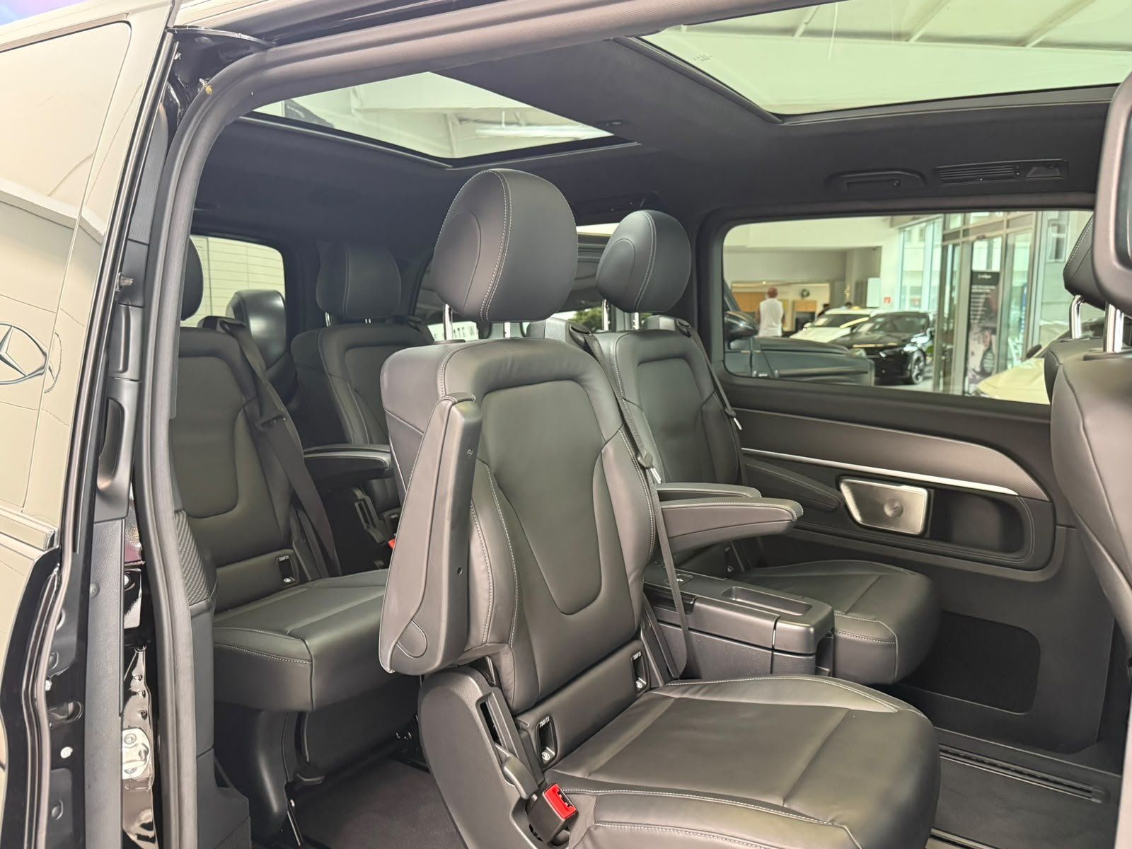 Fahrzeugabbildung Mercedes-Benz V 300 d 4M L AMG+EXCLUSIVE+AHK+MICROCUT+AIRM+BUR