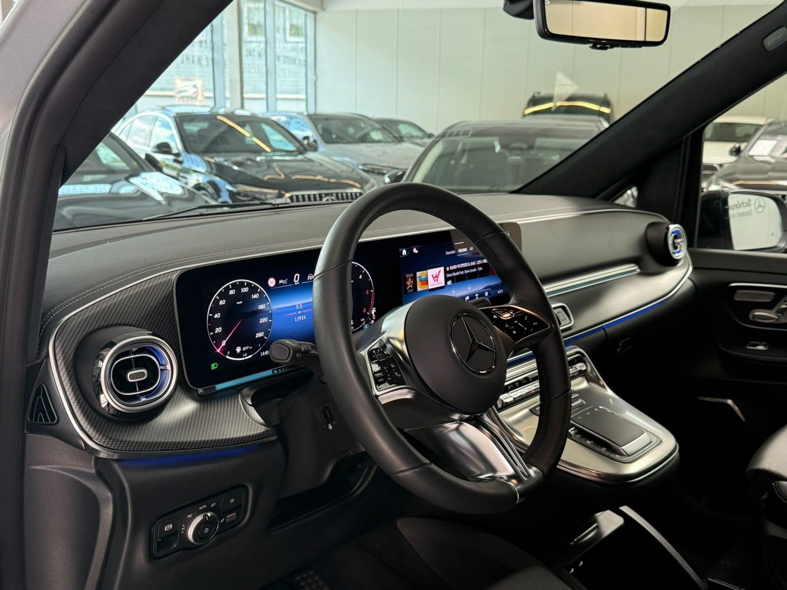 Fahrzeugabbildung Mercedes-Benz V 300 d 4M L AMG+EXCLUSIVE+AHK+MICROCUT+AIRM+BUR