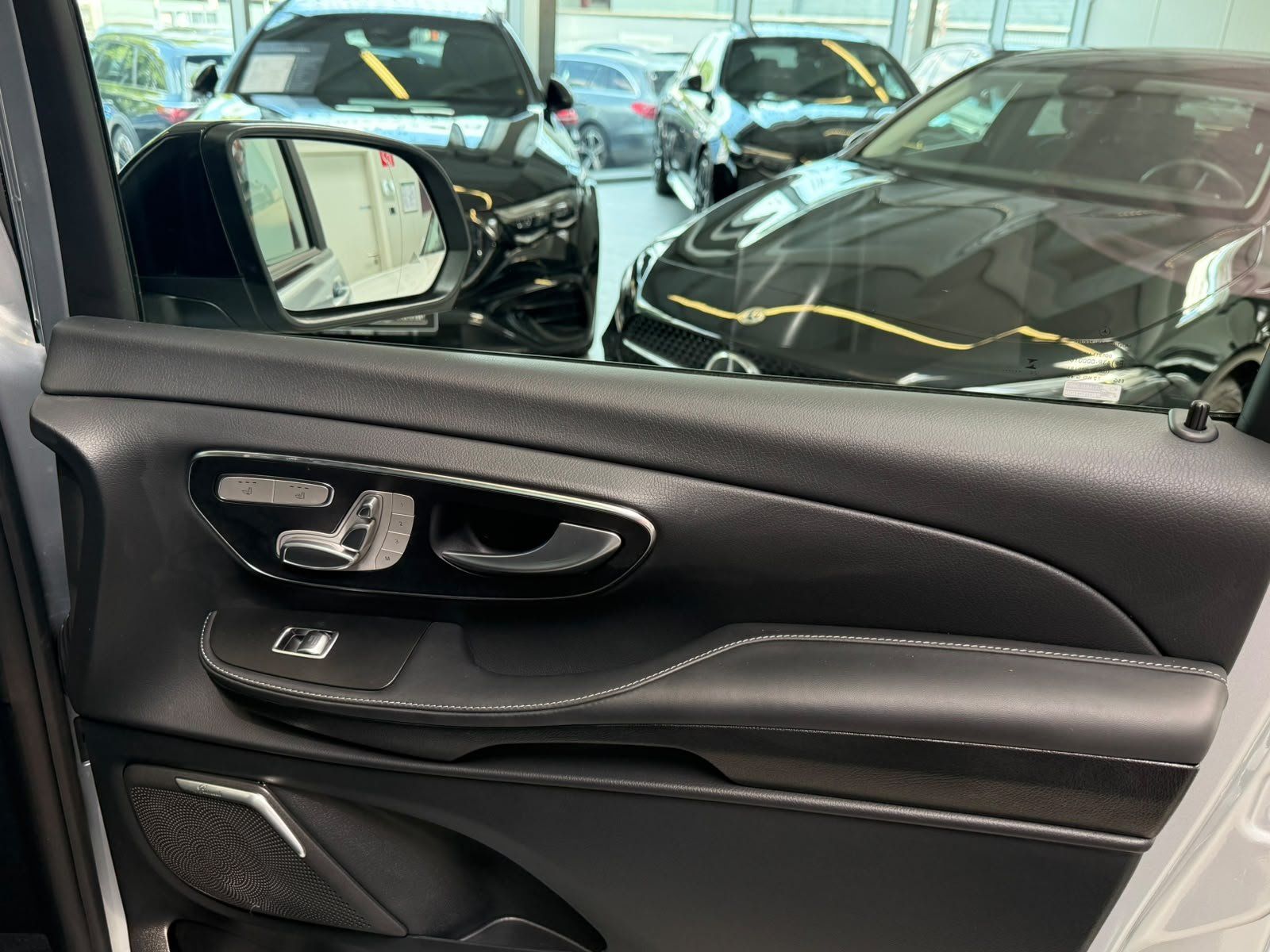 Fahrzeugabbildung Mercedes-Benz V 300 d 4M L AMG+EXCLUSIVE+AHK+MICROCUT+AIRM+BUR