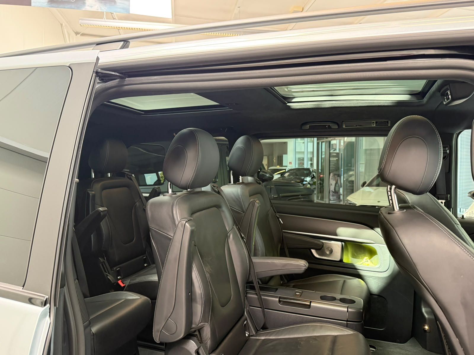Fahrzeugabbildung Mercedes-Benz V 300 d 4M L AMG+EXCLUSIVE+AHK+MICROCUT+AIRM+BUR