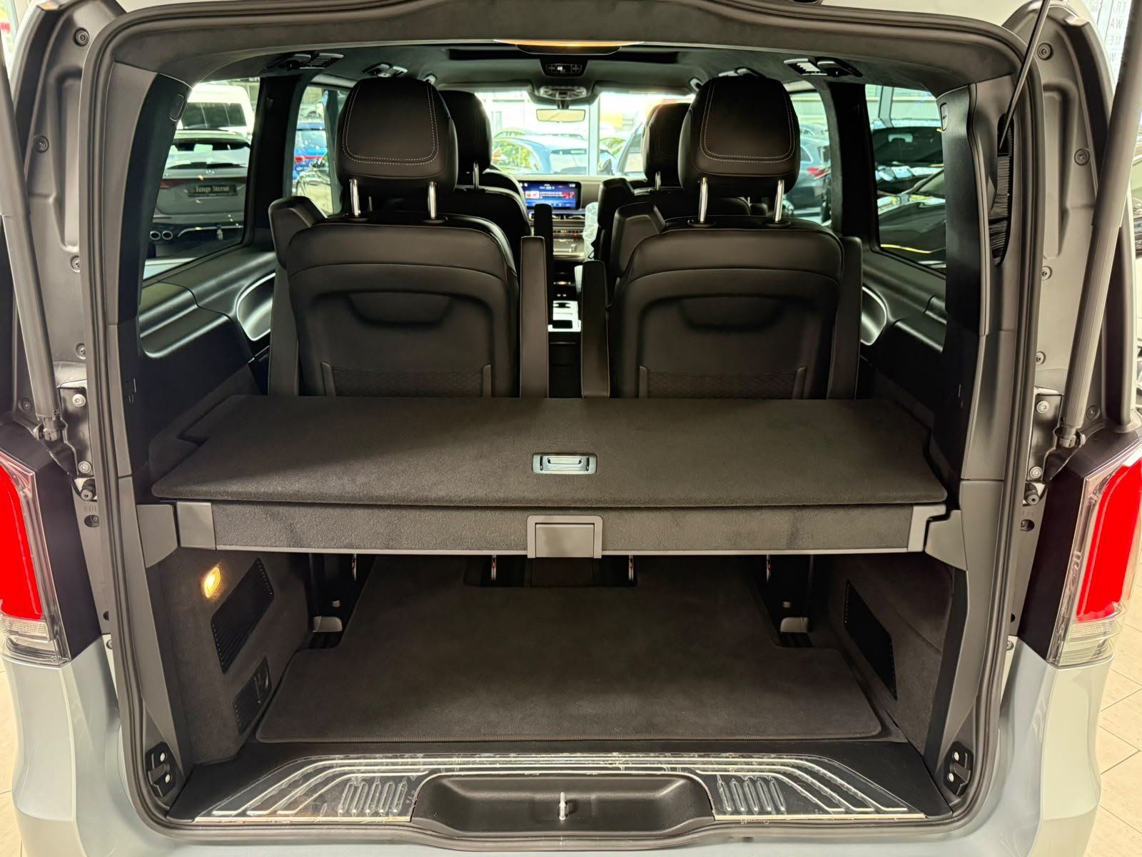 Fahrzeugabbildung Mercedes-Benz V 300 d 4M L AMG+EXCLUSIVE+AHK+MICROCUT+AIRM+BUR