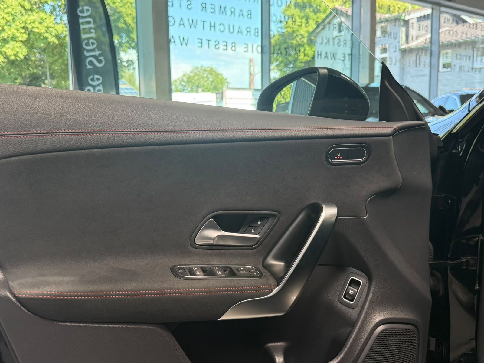 Fahrzeugabbildung Mercedes-Benz CLA 200 AMG+MBEAM+KAMERA+TEMP+AMBIENTE+CARPLAY