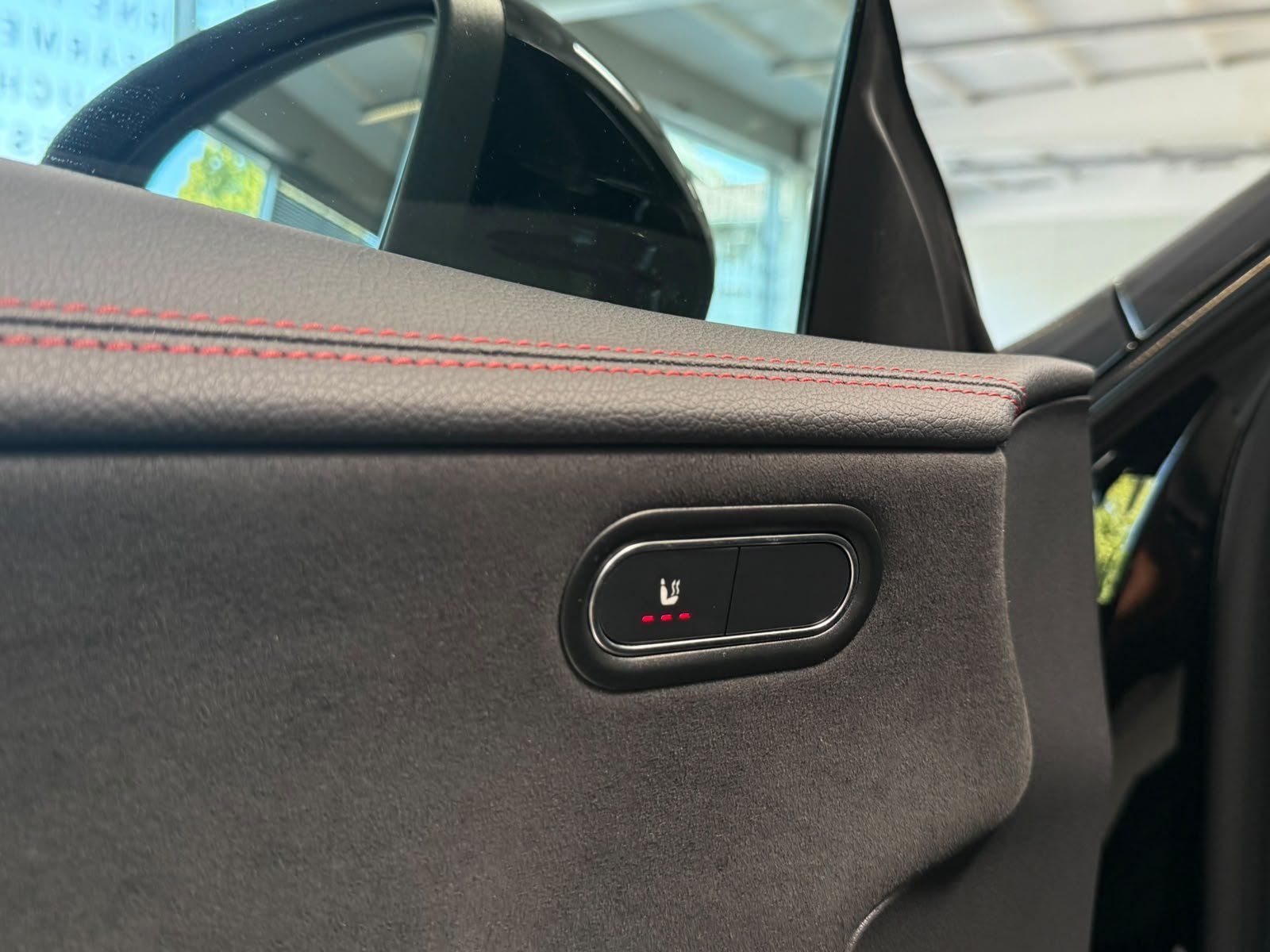 Fahrzeugabbildung Mercedes-Benz CLA 200 AMG+MBEAM+KAMERA+TEMP+AMBIENTE+CARPLAY