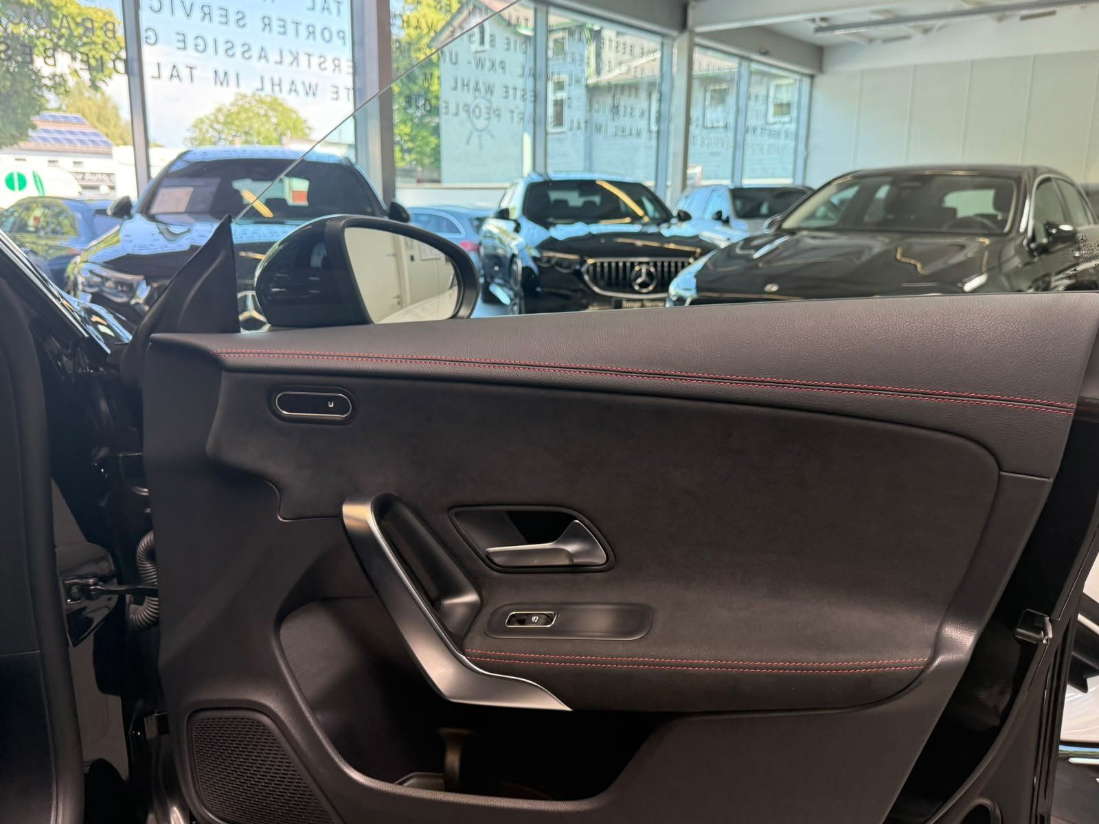 Fahrzeugabbildung Mercedes-Benz CLA 200 AMG+MBEAM+KAMERA+TEMP+AMBIENTE+CARPLAY
