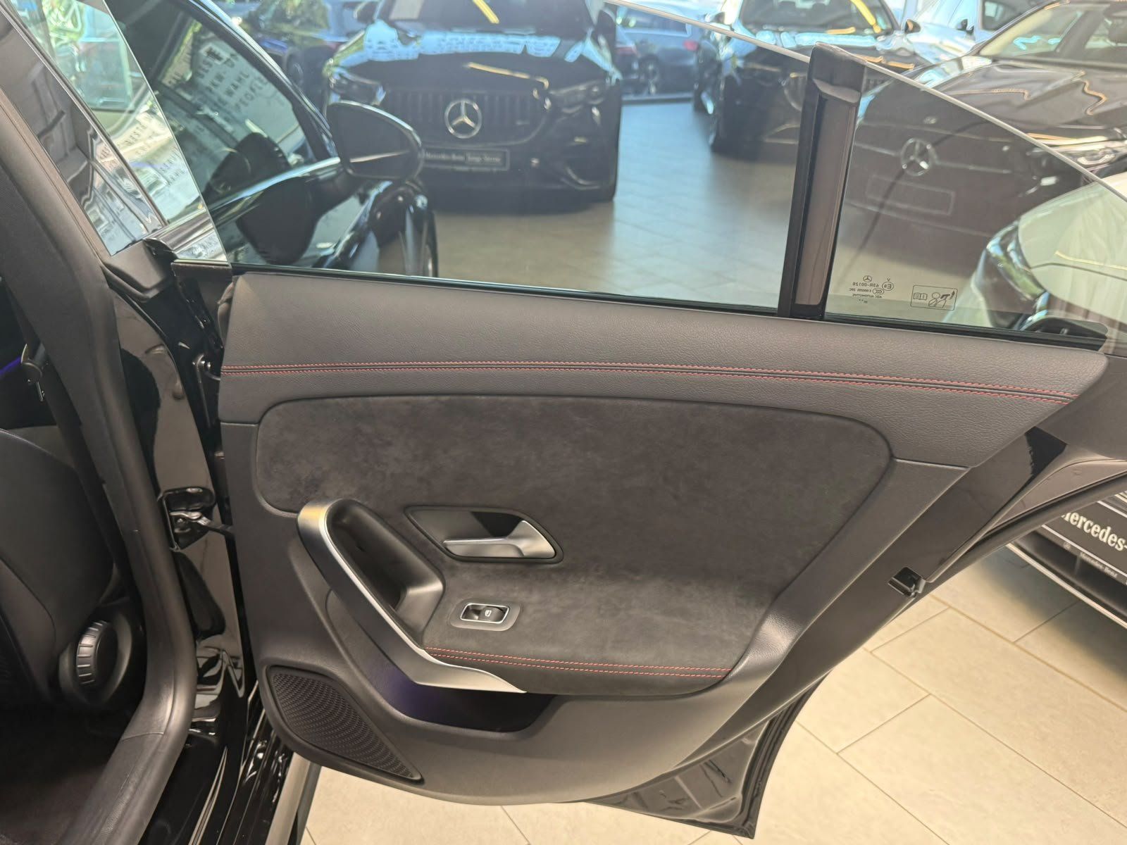 Fahrzeugabbildung Mercedes-Benz CLA 200 AMG+MBEAM+KAMERA+TEMP+AMBIENTE+CARPLAY