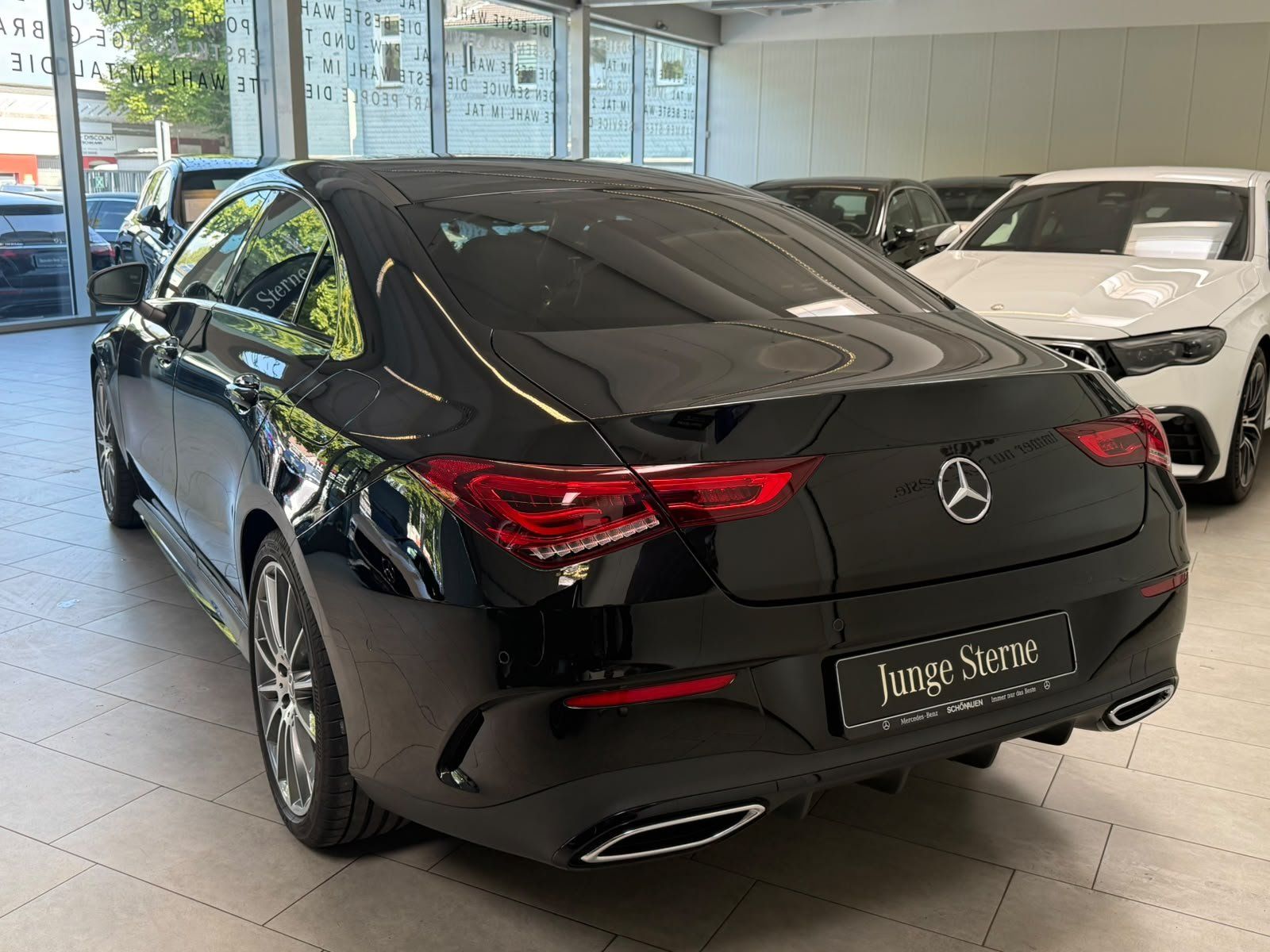 Fahrzeugabbildung Mercedes-Benz CLA 200 AMG+MBEAM+KAMERA+TEMP+AMBIENTE+CARPLAY