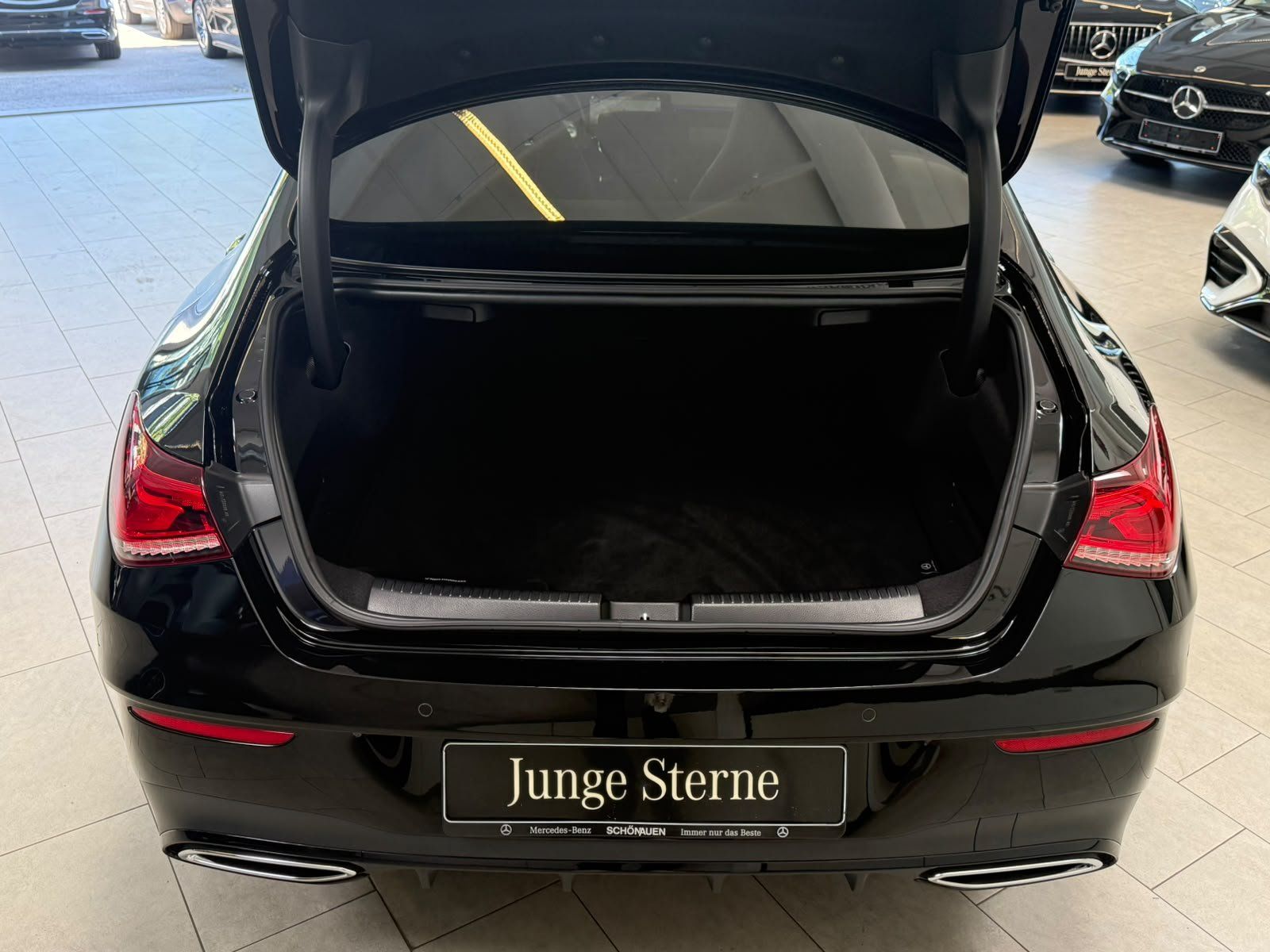 Fahrzeugabbildung Mercedes-Benz CLA 200 AMG+MBEAM+KAMERA+TEMP+AMBIENTE+CARPLAY