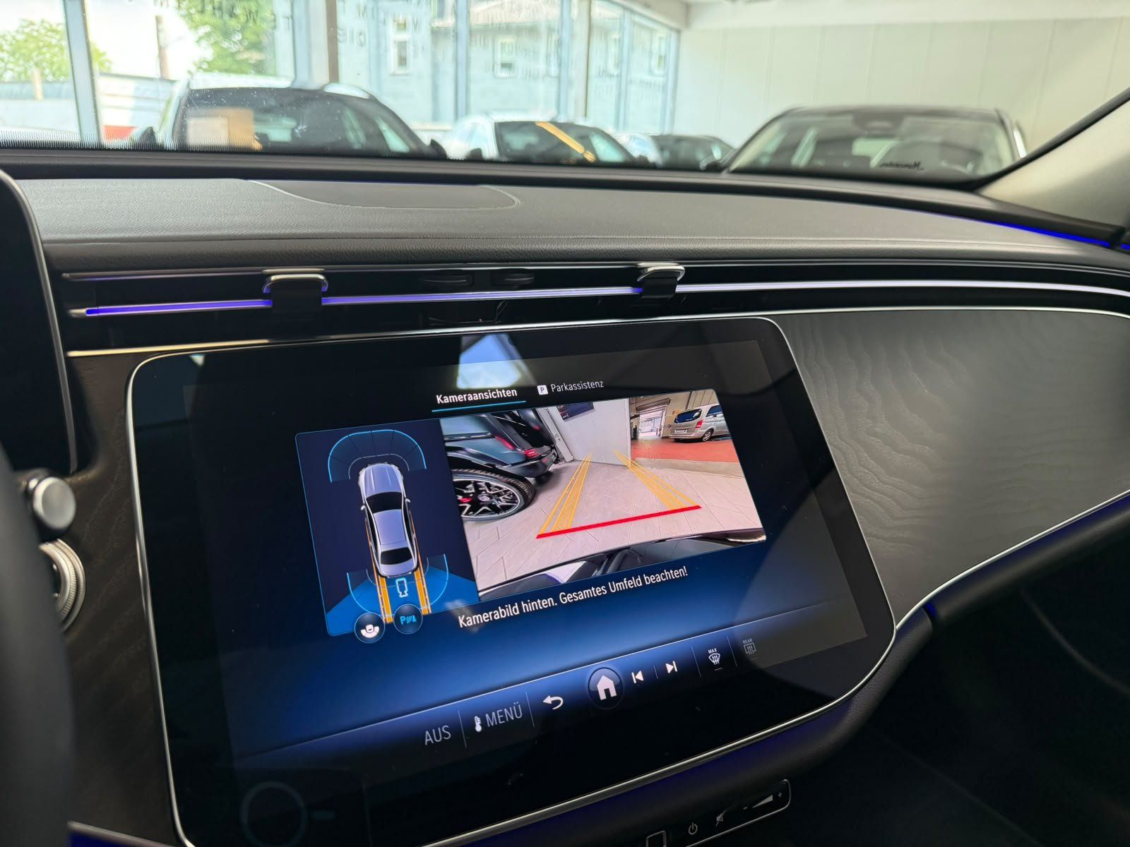 Fahrzeugabbildung Mercedes-Benz E 220 d AVANTGARDE ADV.+18"+PANORAMA+WINTERPAKET