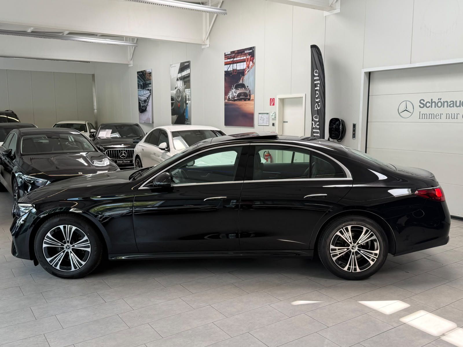 Fahrzeugabbildung Mercedes-Benz E 220 d AVANTGARDE ADV.+18"+PANORAMA+WINTERPAKET
