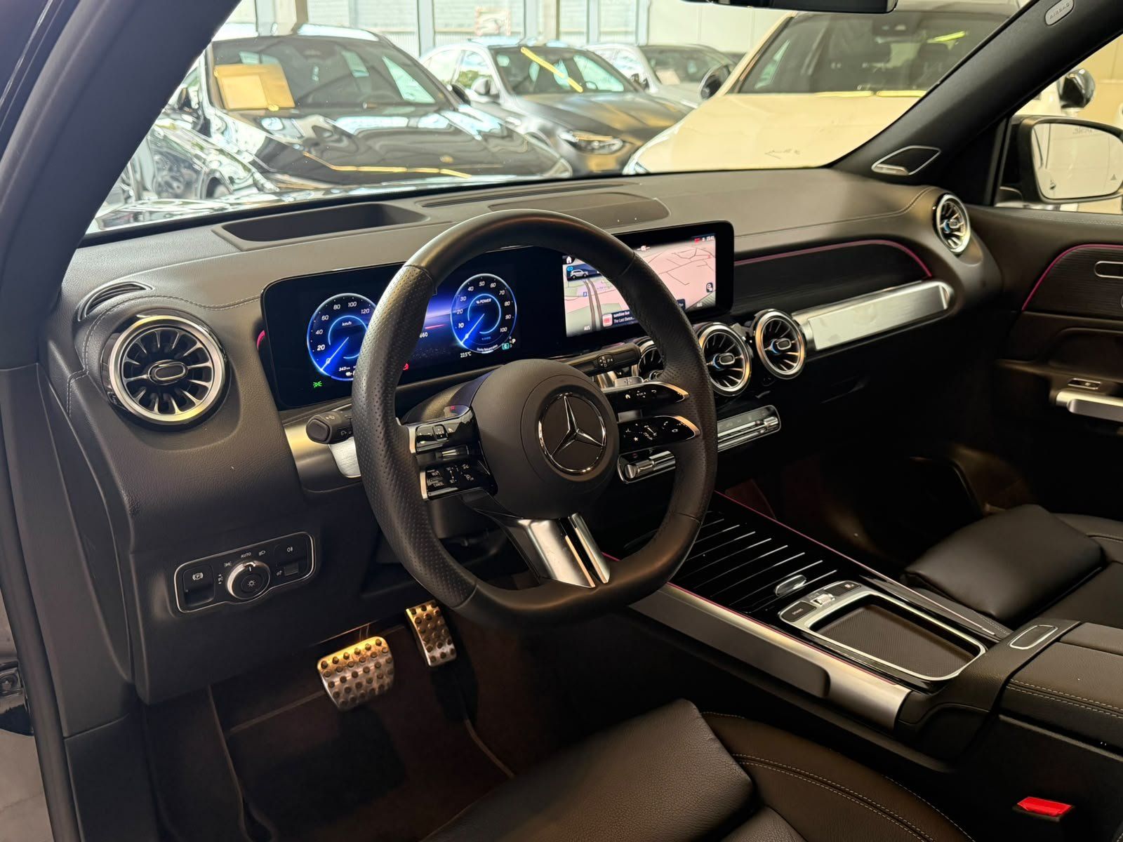 Fahrzeugabbildung Mercedes-Benz EQB 350 4M AMG PREM.+20"+BURMES+LEDER+AHK+SIDEBG