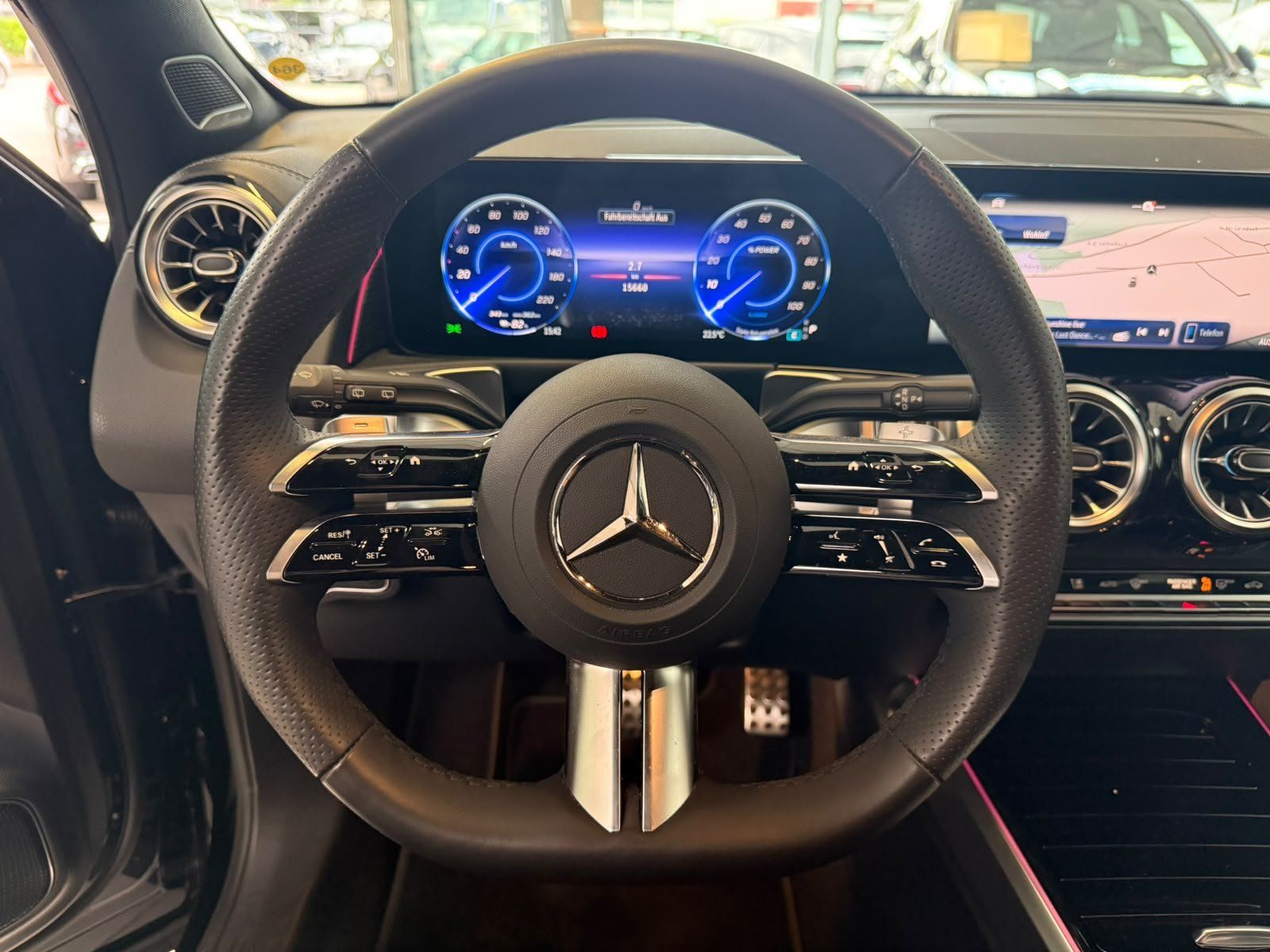 Fahrzeugabbildung Mercedes-Benz EQB 350 4M AMG PREM.+20"+BURMES+LEDER+AHK+SIDEBG