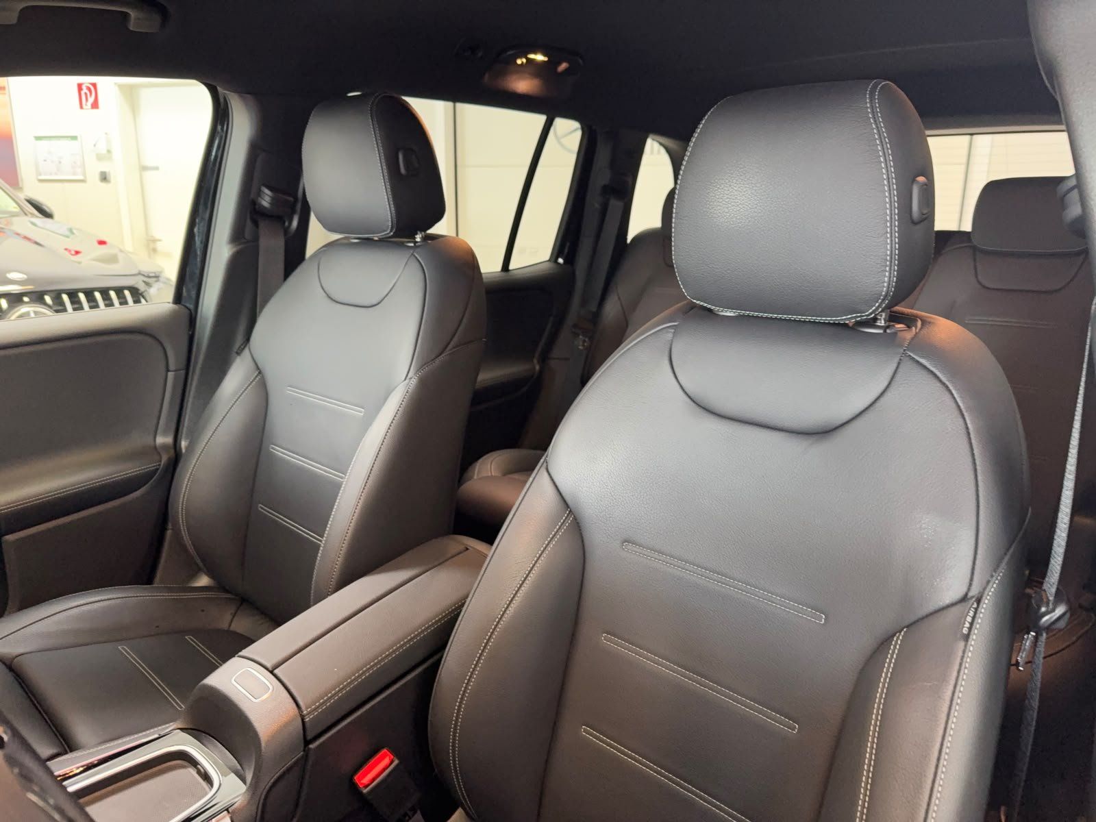 Fahrzeugabbildung Mercedes-Benz EQB 350 4M AMG PREM.+20"+BURMES+LEDER+AHK+SIDEBG