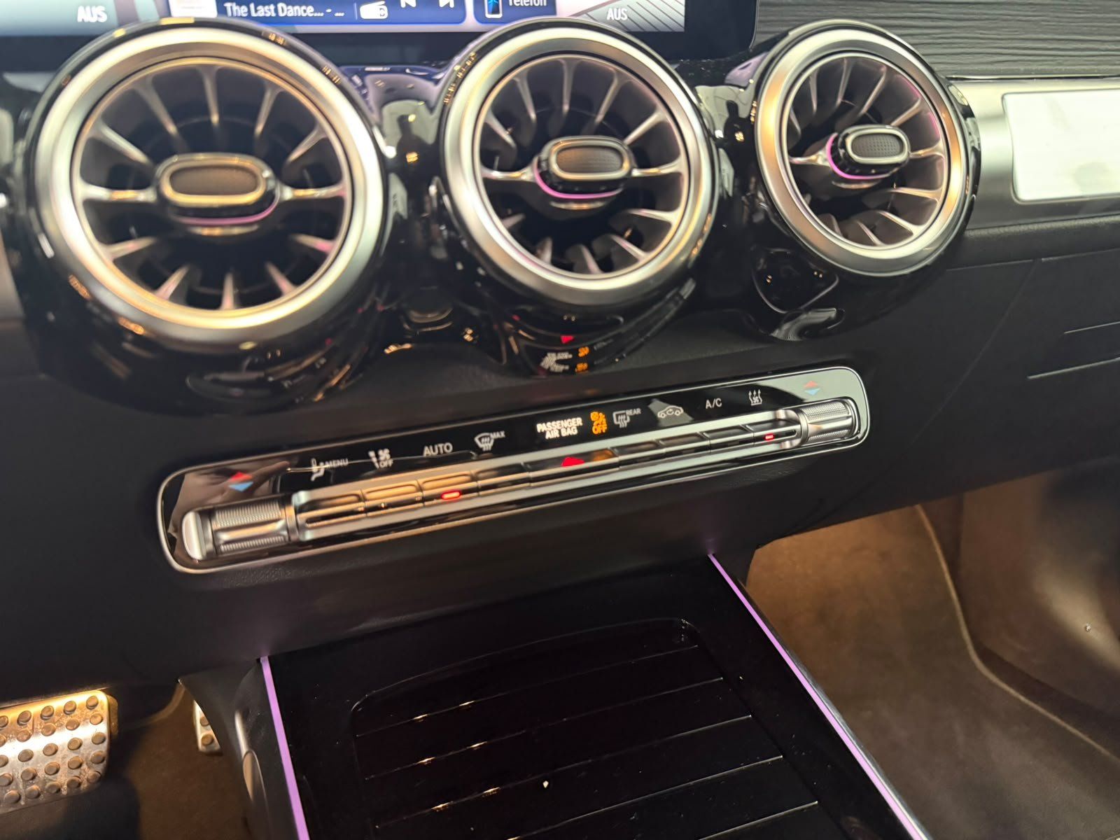 Fahrzeugabbildung Mercedes-Benz EQB 350 4M AMG PREM.+20"+BURMES+LEDER+AHK+SIDEBG