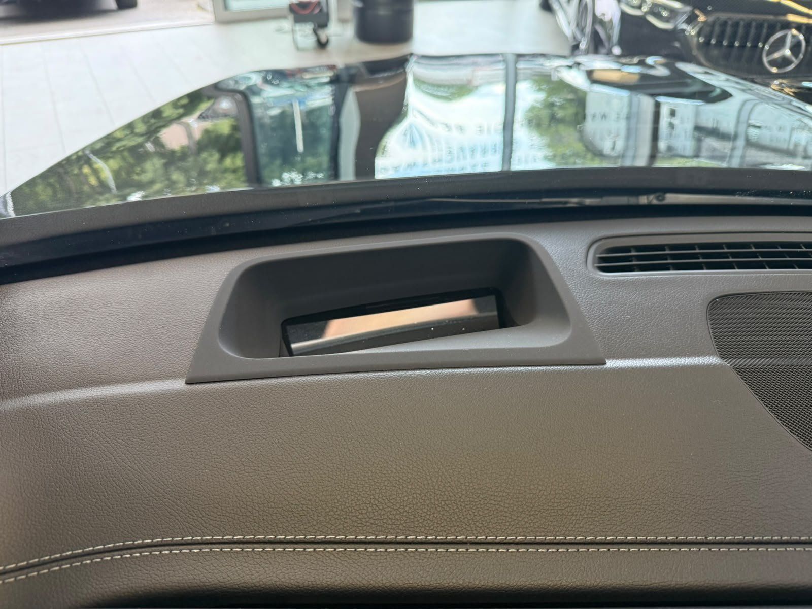 Fahrzeugabbildung Mercedes-Benz EQB 350 4M AMG PREM.+20"+BURMES+LEDER+AHK+SIDEBG