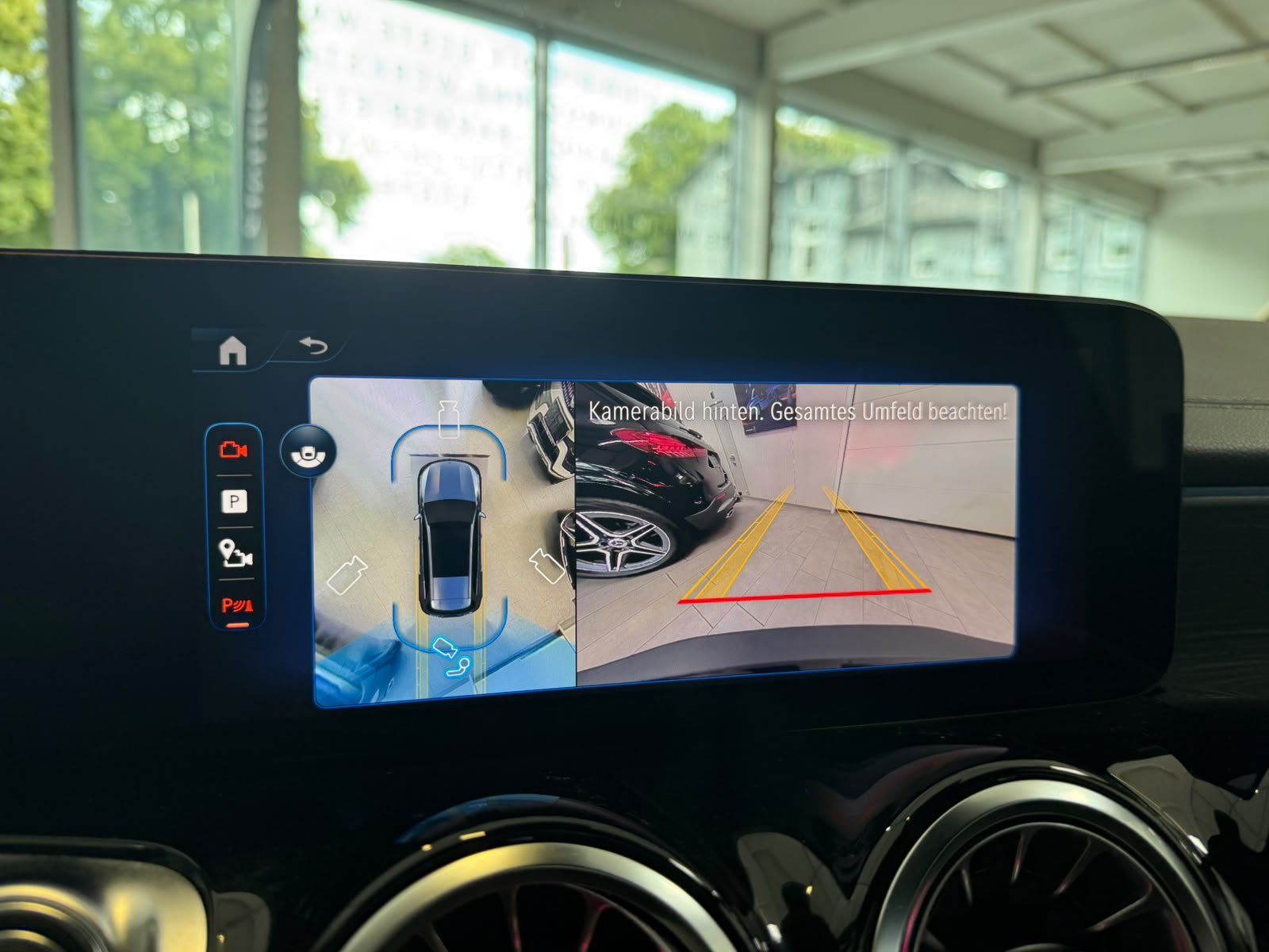 Fahrzeugabbildung Mercedes-Benz EQB 350 4M AMG PREM.+20"+BURMES+LEDER+AHK+SIDEBG