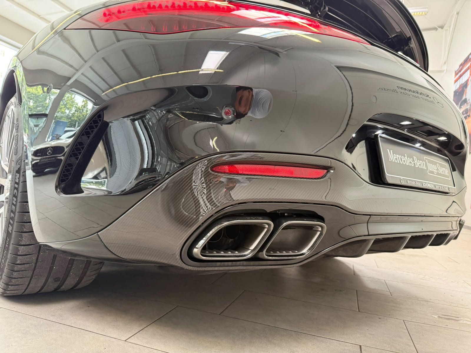 Fahrzeugabbildung Mercedes-Benz SL 63 4M+ CARBON+KERAMIK+LIFT+HUD+PERF.+BURM+HAL
