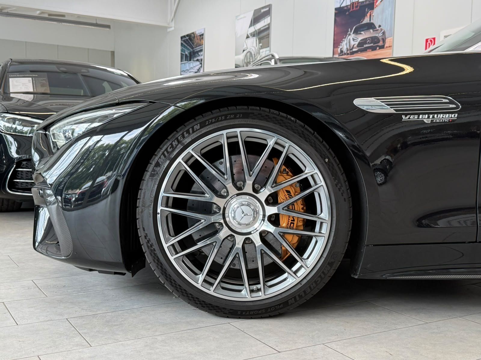 Fahrzeugabbildung Mercedes-Benz SL 63 4M+ CARBON+KERAMIK+LIFT+HUD+PERF.+BURM+HAL