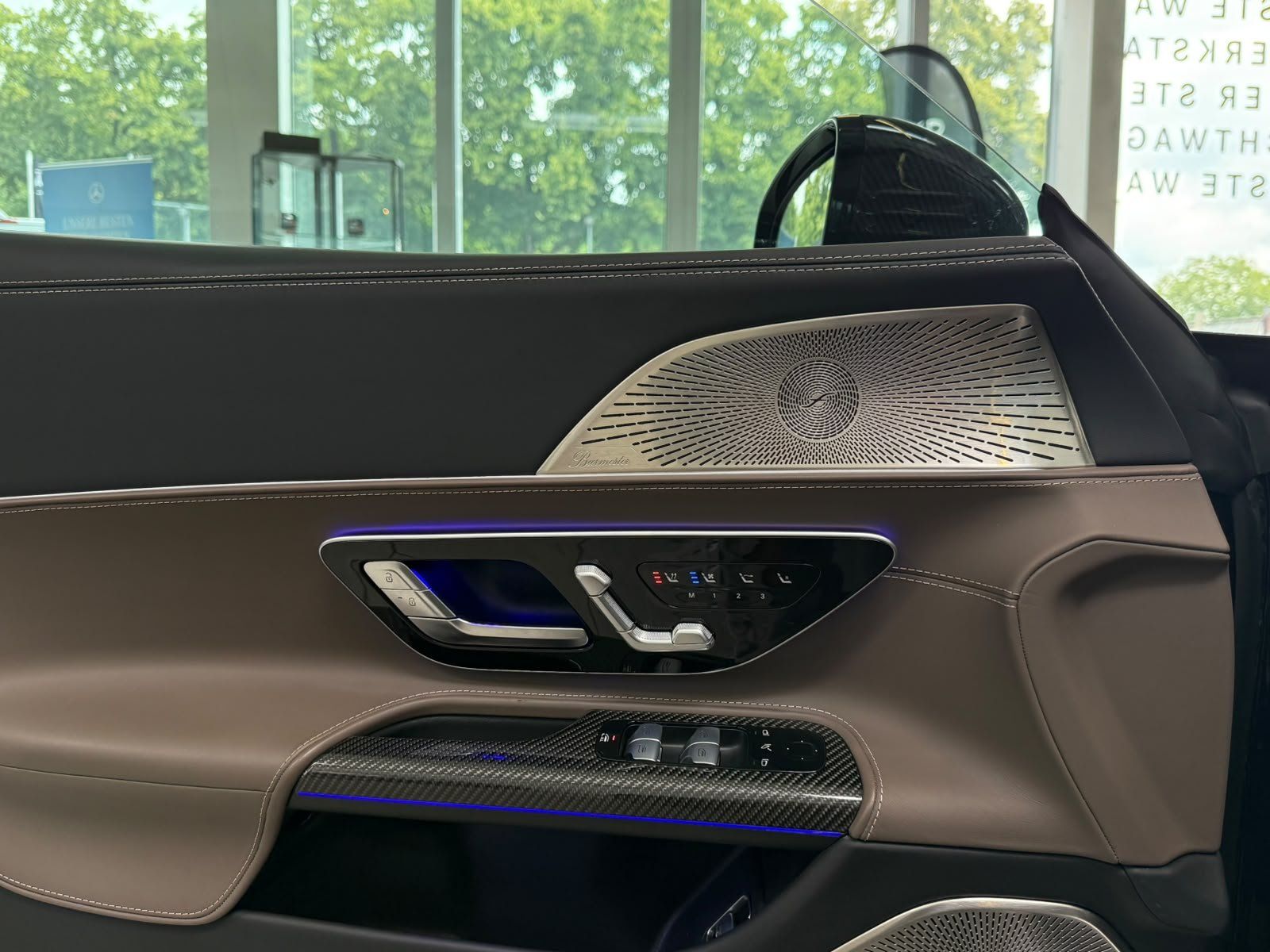 Fahrzeugabbildung Mercedes-Benz SL 63 4M+ CARBON+KERAMIK+LIFT+HUD+PERF.+BURM+HAL