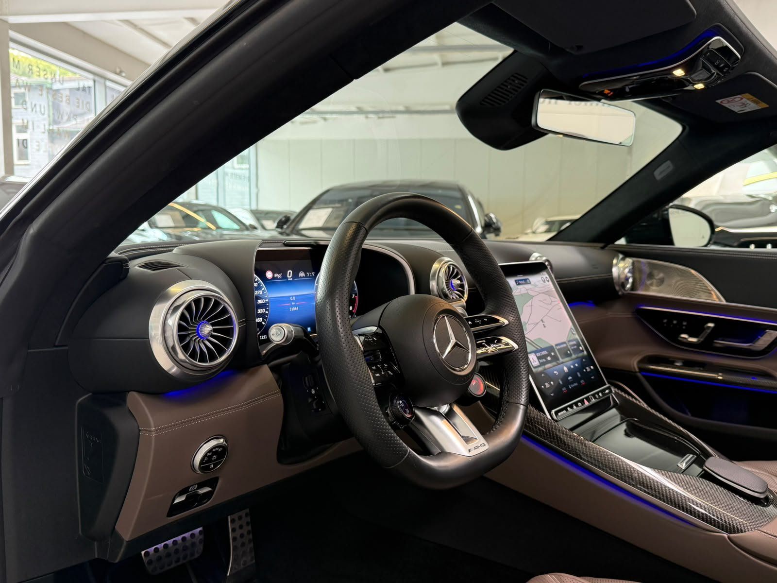 Fahrzeugabbildung Mercedes-Benz SL 63 4M+ CARBON+KERAMIK+LIFT+HUD+PERF.+BURM+HAL