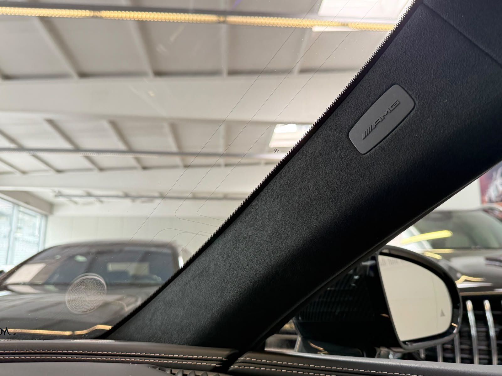 Fahrzeugabbildung Mercedes-Benz SL 63 4M+ CARBON+KERAMIK+LIFT+HUD+PERF.+BURM+HAL