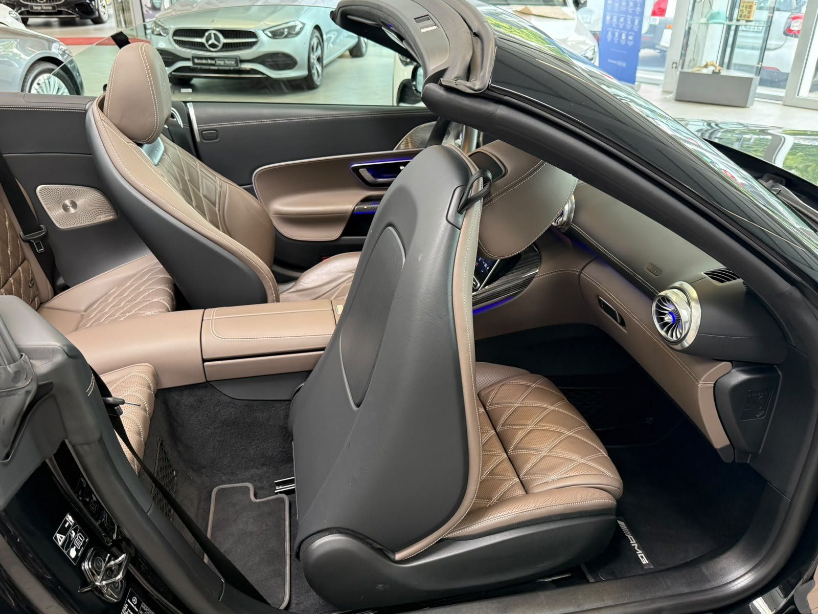 Fahrzeugabbildung Mercedes-Benz SL 63 4M+ CARBON+KERAMIK+LIFT+HUD+PERF.+BURM+HAL