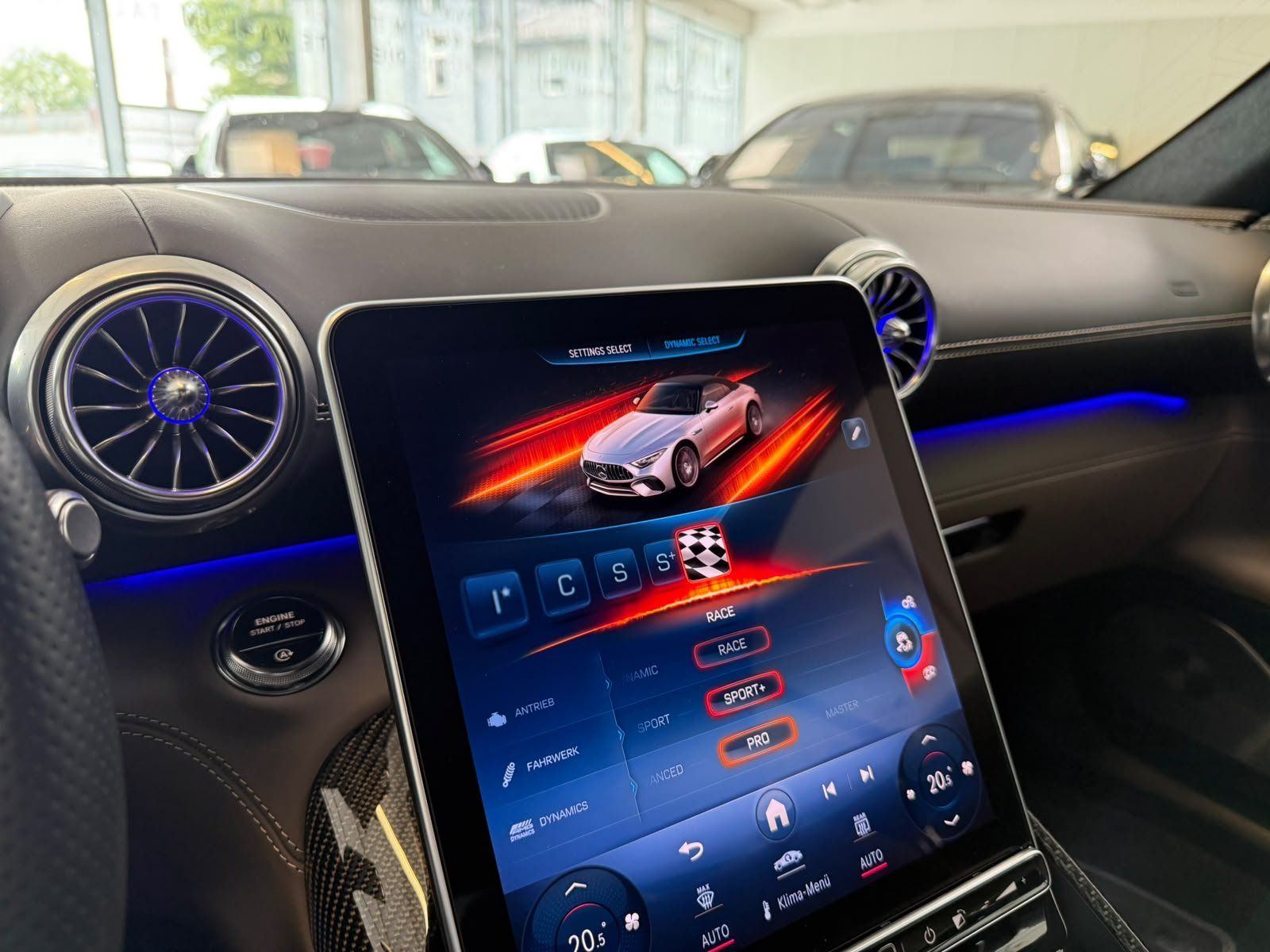 Fahrzeugabbildung Mercedes-Benz SL 63 4M+ CARBON+KERAMIK+LIFT+HUD+PERF.+BURM+HAL