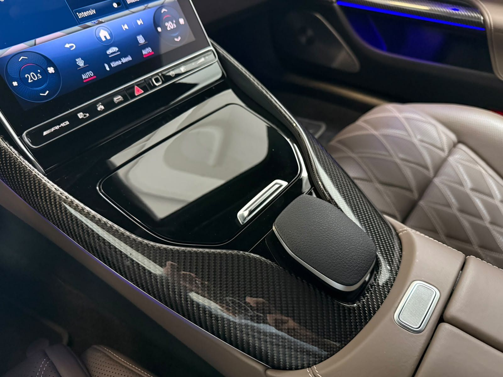 Fahrzeugabbildung Mercedes-Benz SL 63 4M+ CARBON+KERAMIK+LIFT+HUD+PERF.+BURM+HAL