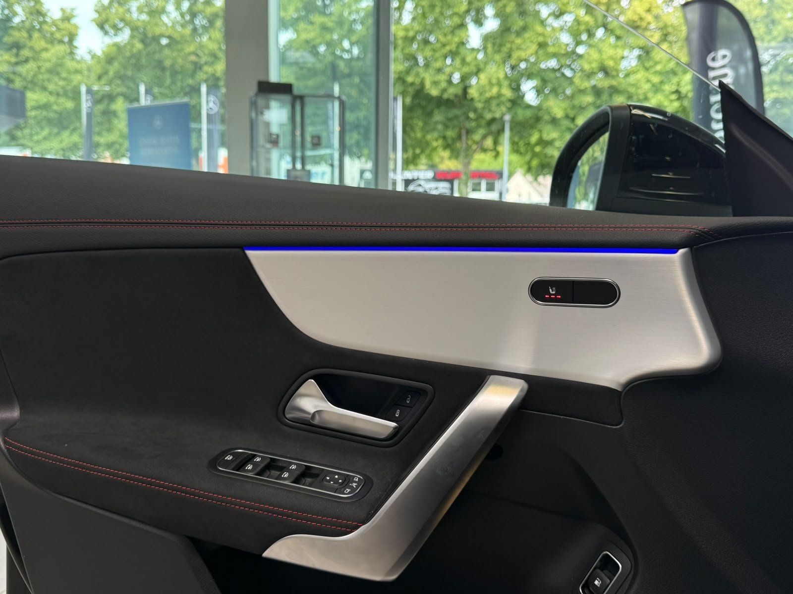 Fahrzeugabbildung Mercedes-Benz CLA 250 e AMG Edition+MBEAM+360°+DISTR+KEYLESS