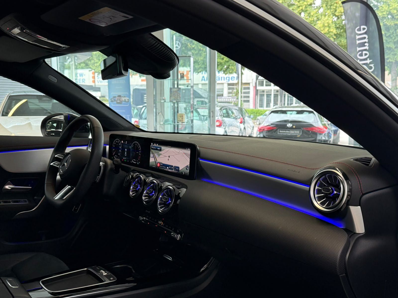 Fahrzeugabbildung Mercedes-Benz CLA 250 e AMG Edition+MBEAM+360°+DISTR+KEYLESS