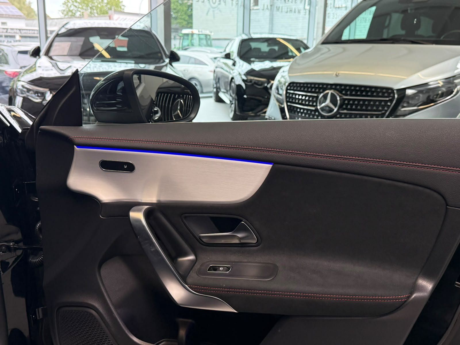 Fahrzeugabbildung Mercedes-Benz CLA 250 e AMG Edition+MBEAM+360°+DISTR+KEYLESS