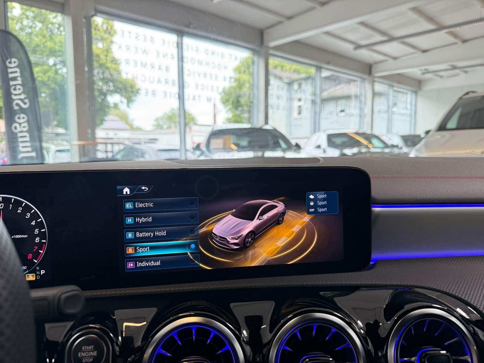 Fahrzeugabbildung Mercedes-Benz CLA 250 e AMG Edition+MBEAM+360°+DISTR+KEYLESS