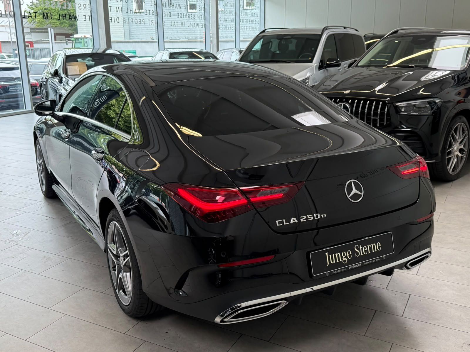 Fahrzeugabbildung Mercedes-Benz CLA 250 e AMG Edition+MBEAM+360°+DISTR+KEYLESS