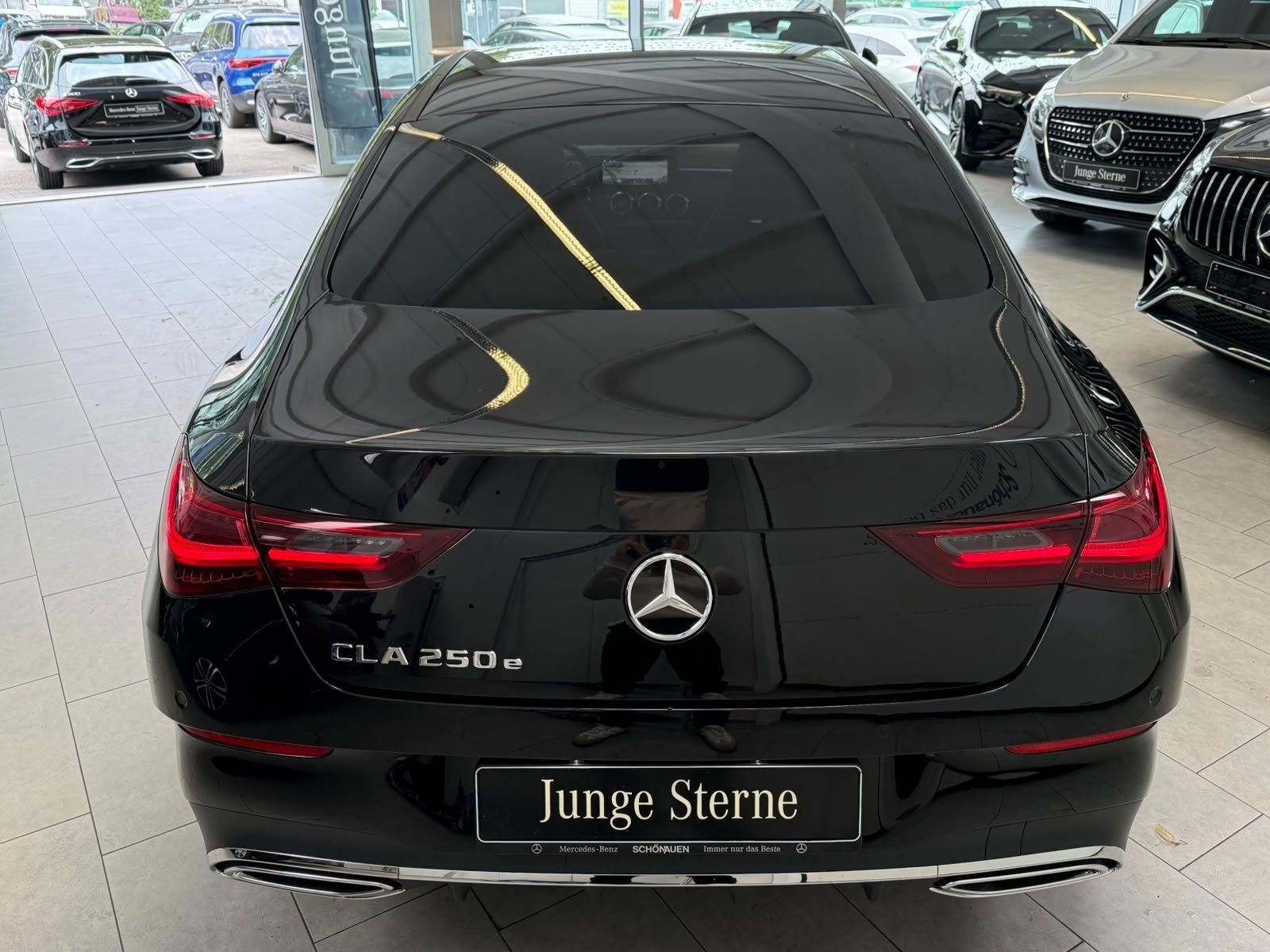 Fahrzeugabbildung Mercedes-Benz CLA 250 e AMG Edition+MBEAM+360°+DISTR+KEYLESS