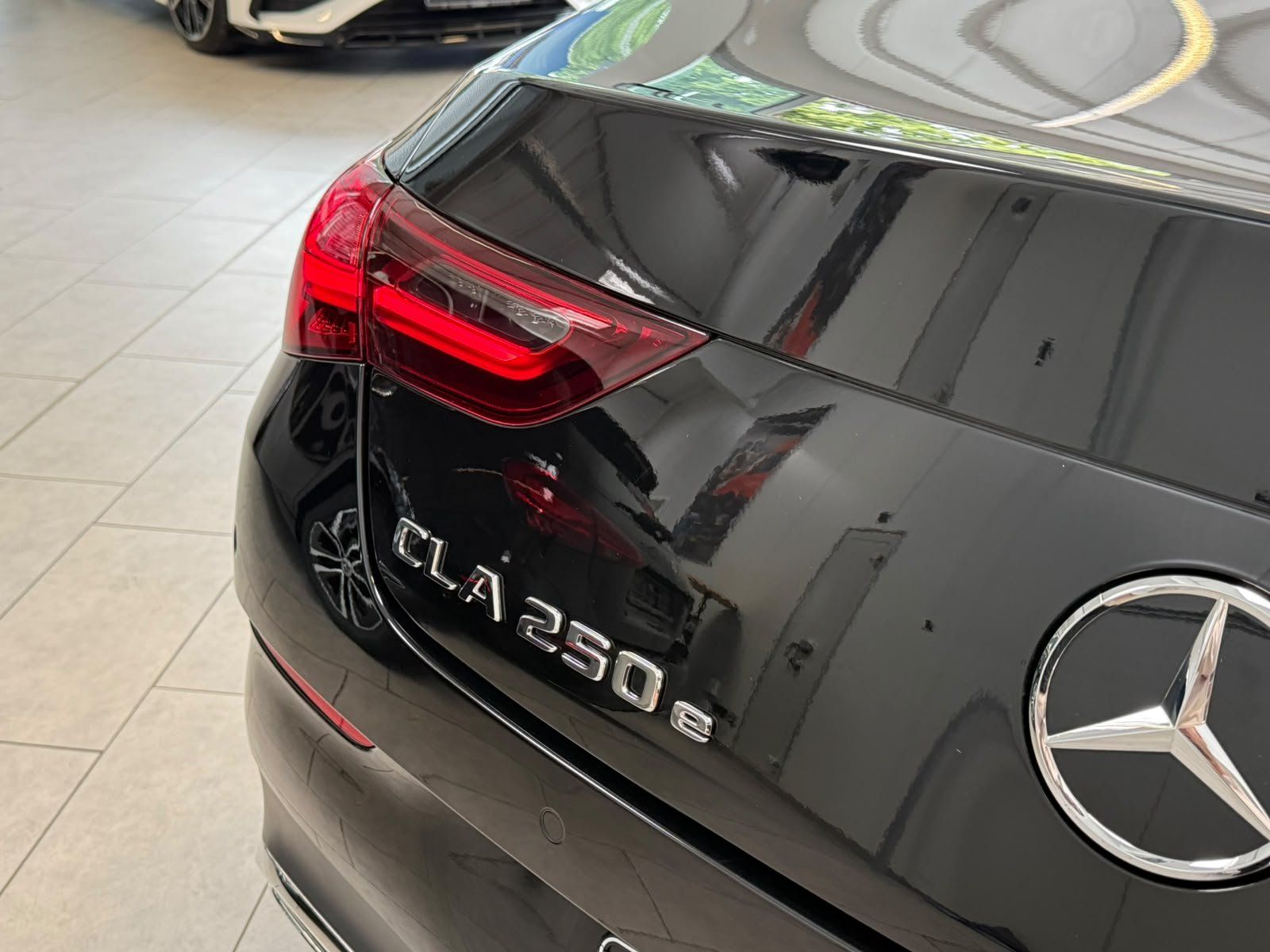 Fahrzeugabbildung Mercedes-Benz CLA 250 e AMG Edition+MBEAM+360°+DISTR+KEYLESS
