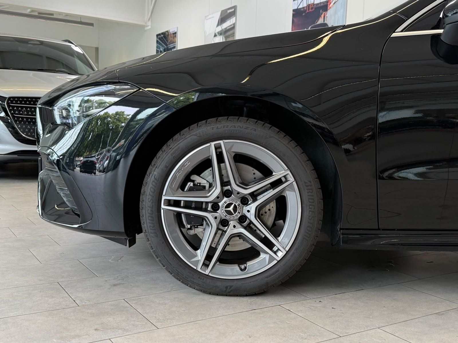 Fahrzeugabbildung Mercedes-Benz CLA 250 e AMG Edition+MBEAM+360°+DISTR+KEYLESS