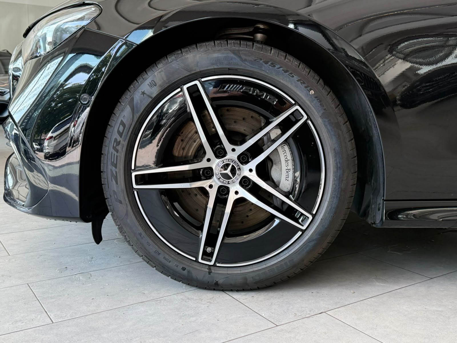 Fahrzeugabbildung Mercedes-Benz E 200 T AMG PANO+NIGHT+AHK+KAMERA+19"+DISTR+TOTW