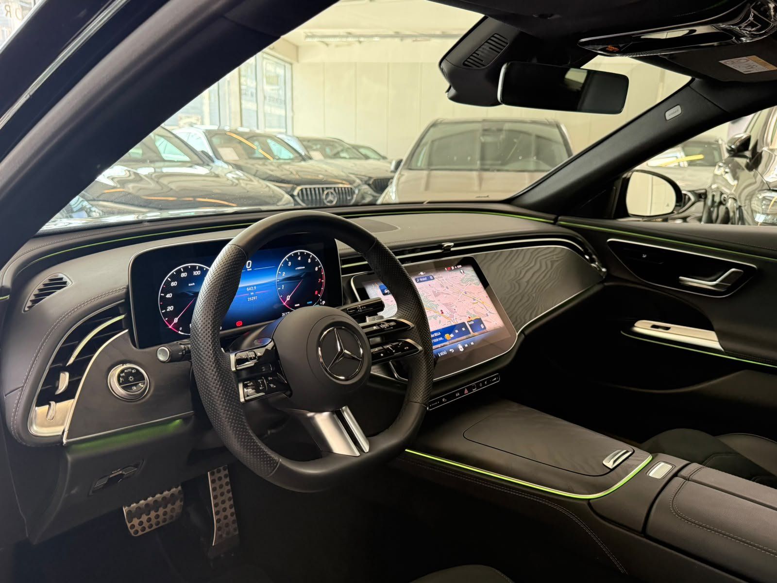 Fahrzeugabbildung Mercedes-Benz E 200 T AMG PANO+NIGHT+AHK+KAMERA+19"+DISTR+TOTW