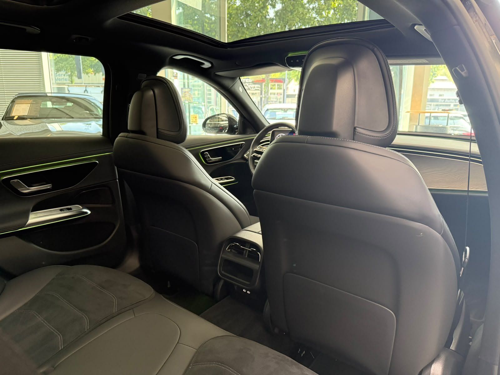 Fahrzeugabbildung Mercedes-Benz E 200 T AMG PANO+NIGHT+AHK+KAMERA+19"+DISTR+TOTW