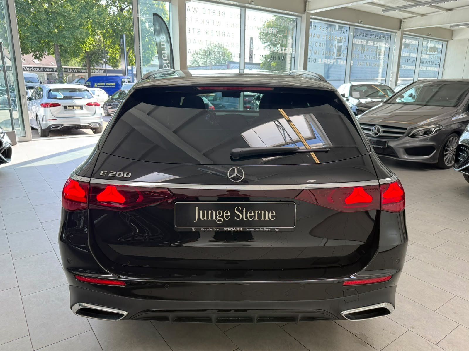 Fahrzeugabbildung Mercedes-Benz E 200 T AMG PANO+NIGHT+AHK+KAMERA+19"+DISTR+TOTW