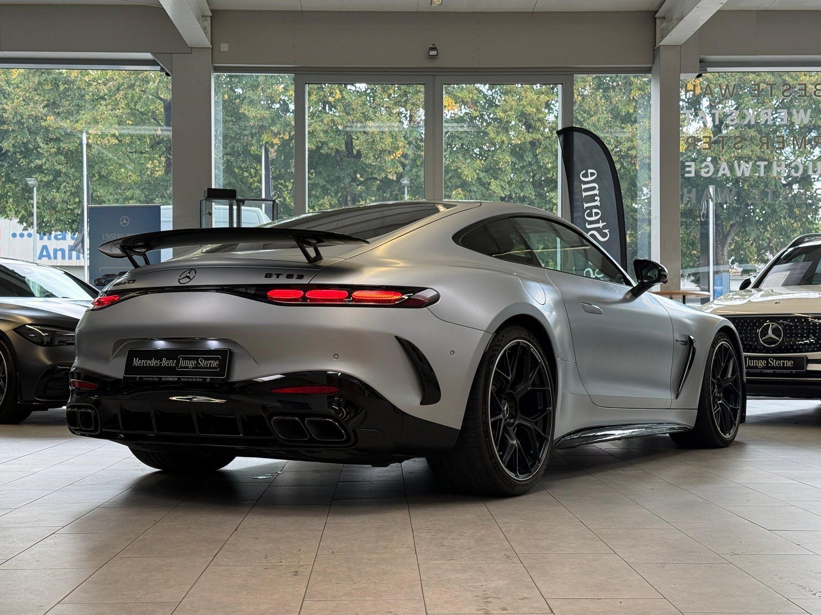Fahrzeugabbildung Mercedes-Benz GT 63 4M+ AERO+PERF+LIFT+HUD+PANO+BURM+DISTR+360