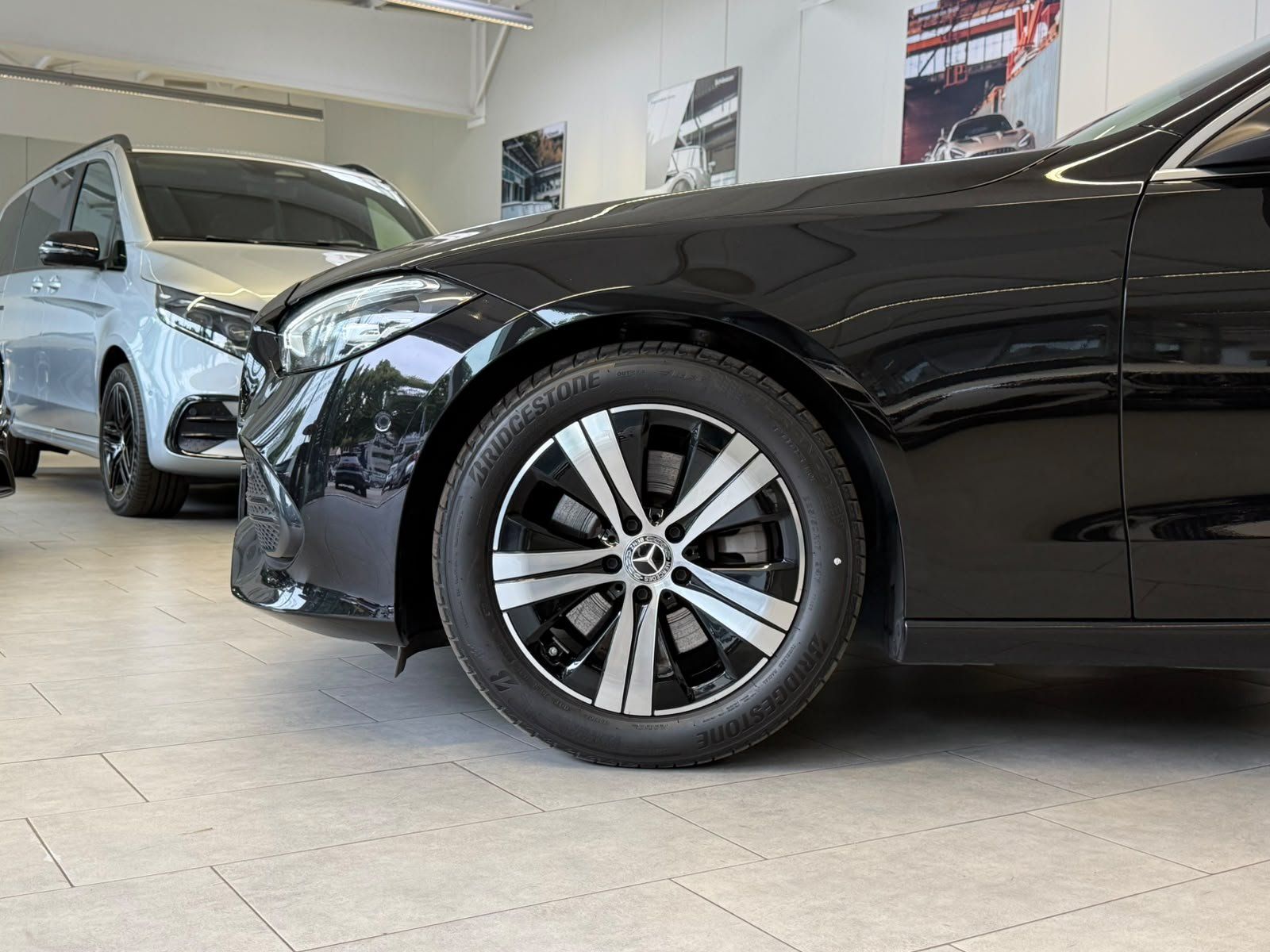 Fahrzeugabbildung Mercedes-Benz C 300 T AVANTGARDE ADV. TEMPOMAT+PANO+KEYLESS