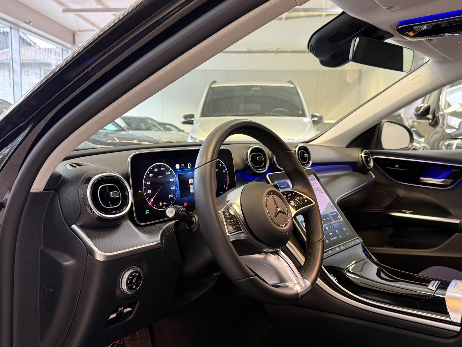 Fahrzeugabbildung Mercedes-Benz C 300 T AVANTGARDE ADV. TEMPOMAT+PANO+KEYLESS