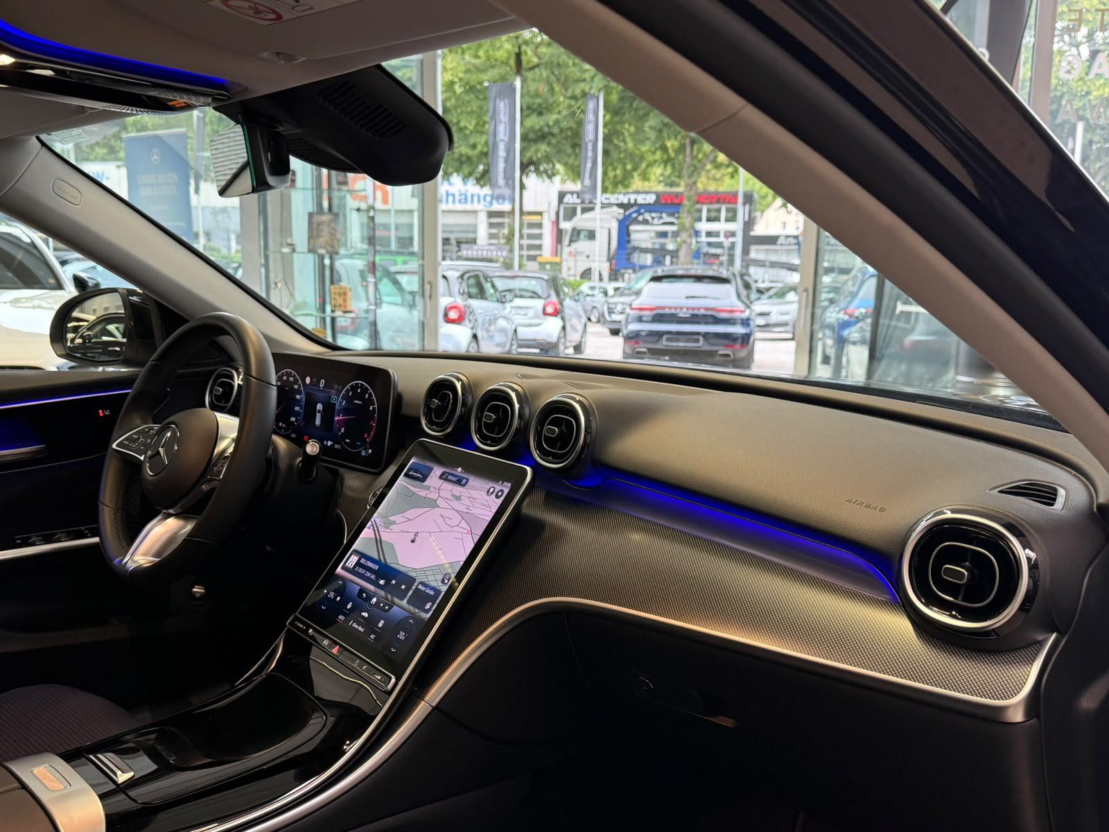Fahrzeugabbildung Mercedes-Benz C 300 T AVANTGARDE ADV. TEMPOMAT+PANO+KEYLESS
