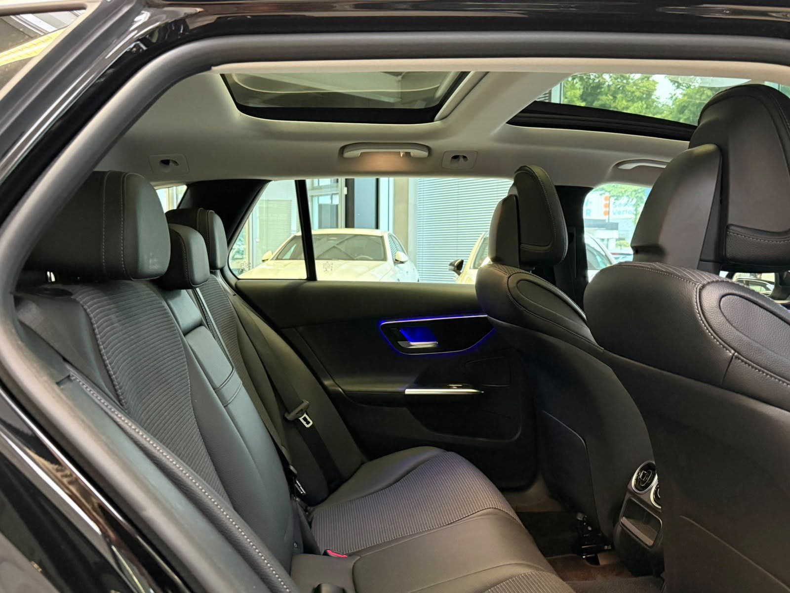 Fahrzeugabbildung Mercedes-Benz C 300 T AVANTGARDE ADV. TEMPOMAT+PANO+KEYLESS