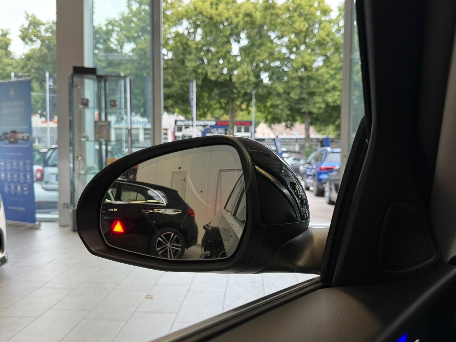 Fahrzeugabbildung Mercedes-Benz C 300 T AVANTGARDE ADV. TEMPOMAT+PANO+KEYLESS