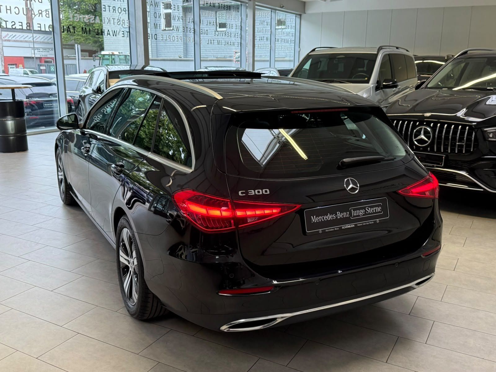 Fahrzeugabbildung Mercedes-Benz C 300 T AVANTGARDE ADV. TEMPOMAT+PANO+KEYLESS