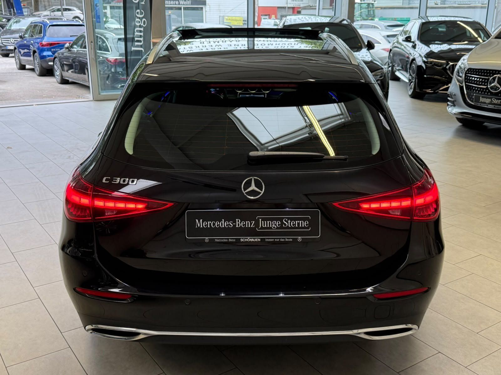 Fahrzeugabbildung Mercedes-Benz C 300 T AVANTGARDE ADV. TEMPOMAT+PANO+KEYLESS