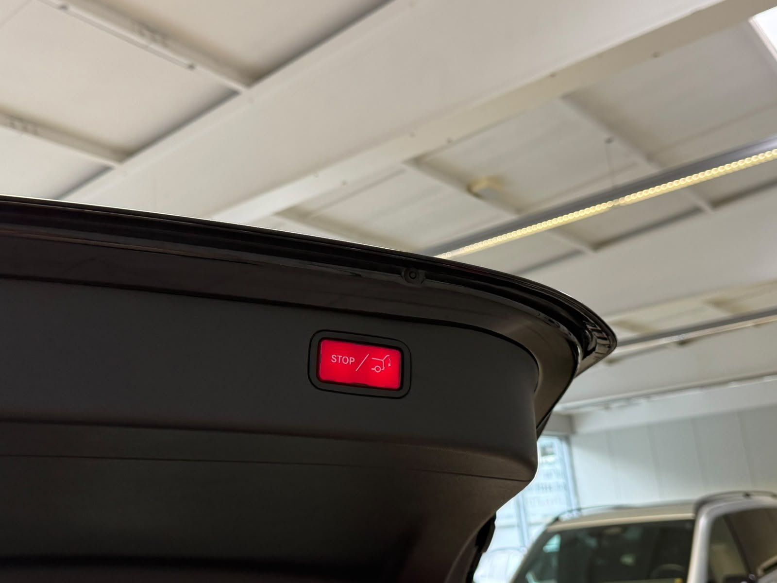 Fahrzeugabbildung Mercedes-Benz C 300 T AVANTGARDE ADV. TEMPOMAT+PANO+KEYLESS