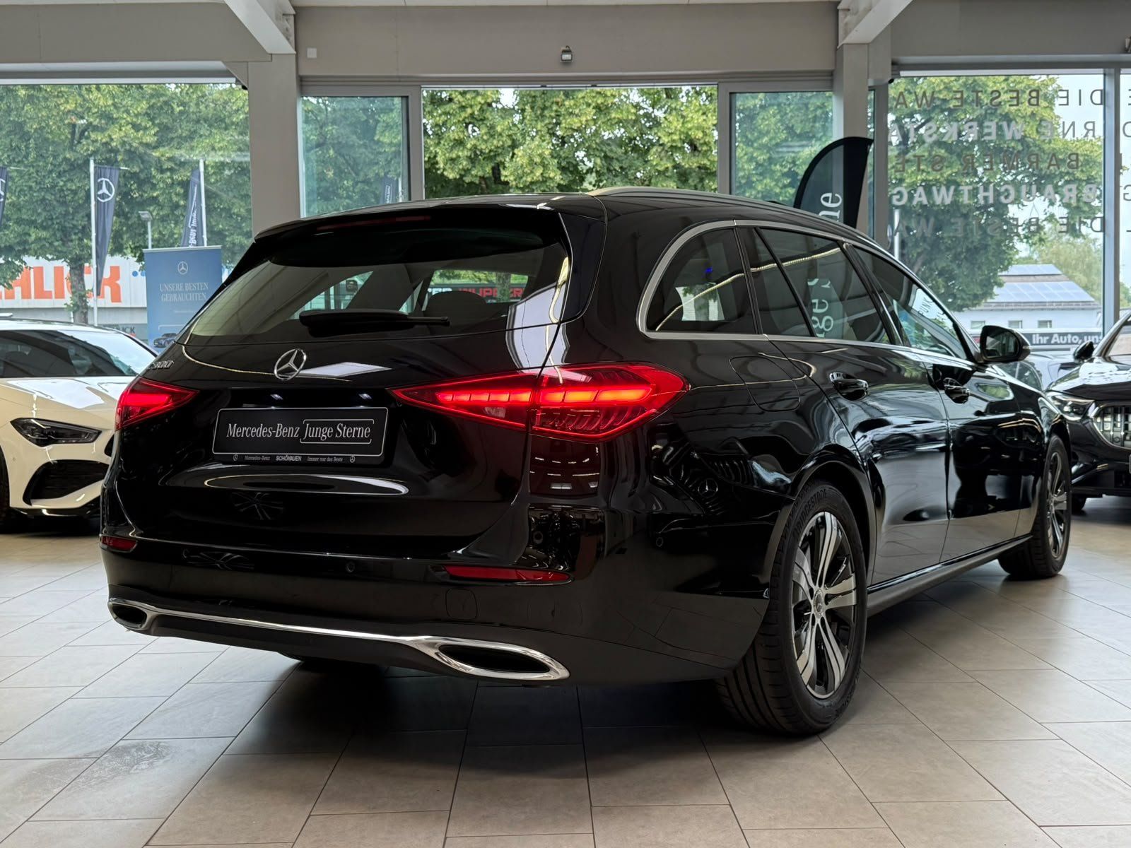 Fahrzeugabbildung Mercedes-Benz C 300 T AVANTGARDE ADV. TEMPOMAT+PANO+KEYLESS